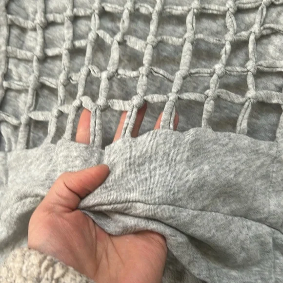 Chaser Revolve Grid Open Back Long Sleeve Tee 360 Light Grey NWT Small - Picture 6 of 6